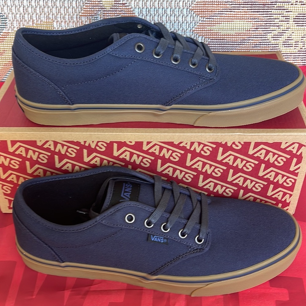 Vans Men’s Atwood
(12 Oz Canvas) Navy/Gum
VN000XBOD8F
Sneakers